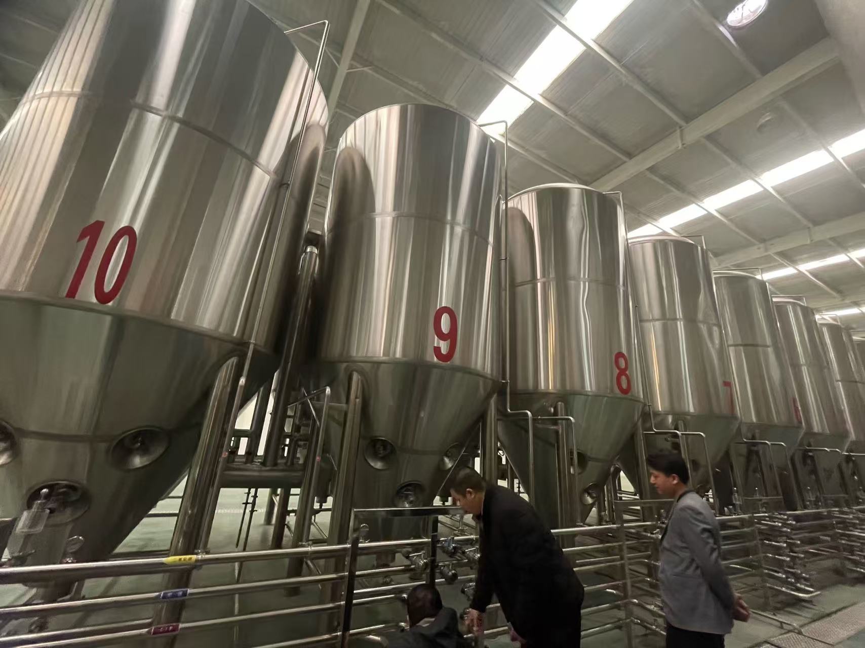 太平精酿啤酒设备厂—平面布置、设备设计、制造、调试、培训等一条龙服务
